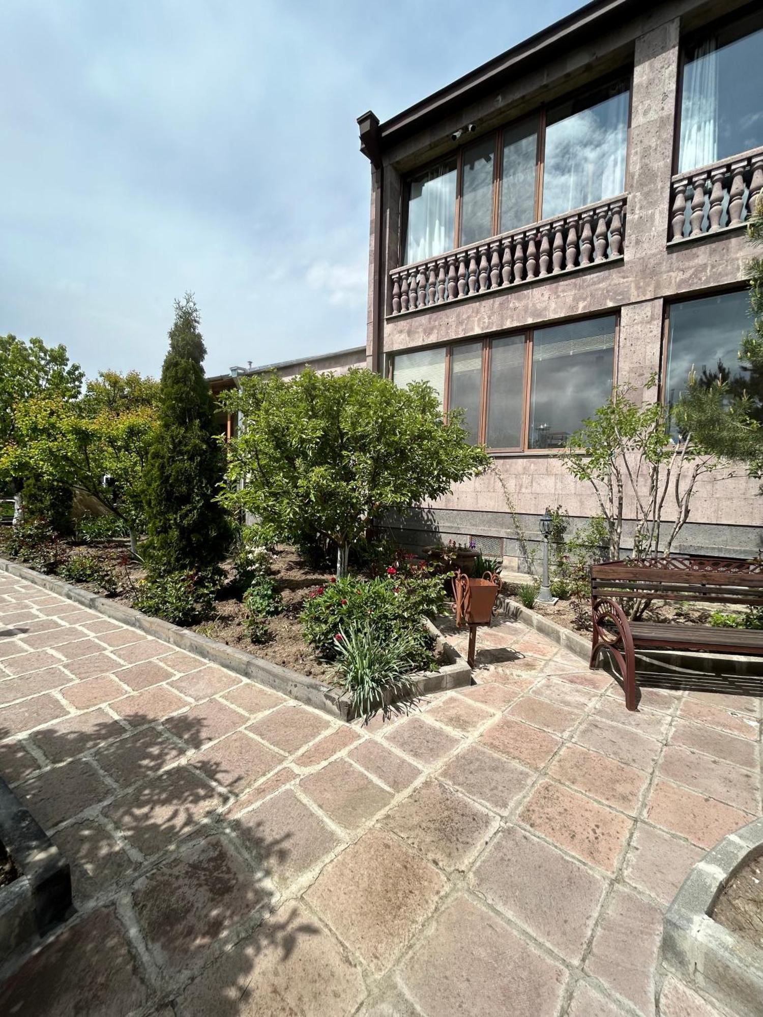 In Gyumri Hotel Exterior photo